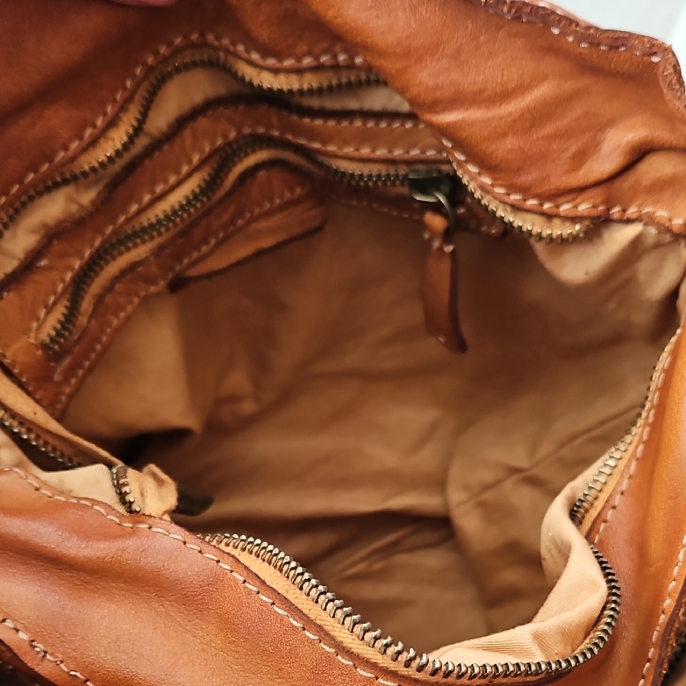 Italian Leather Tan Shoulder Bag - Picture 6 of 10